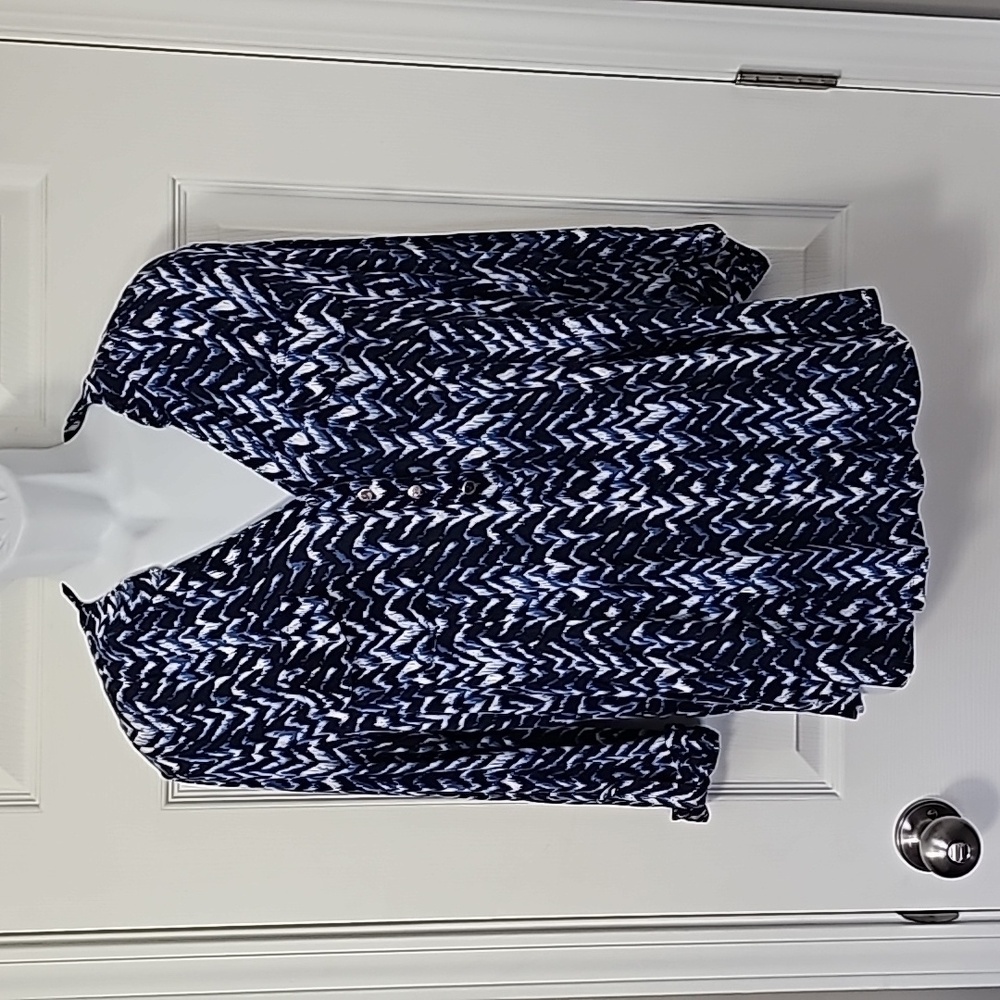 Roz&Ali ladies xl blouse with 3/4 sleeves black blue and white geometric print